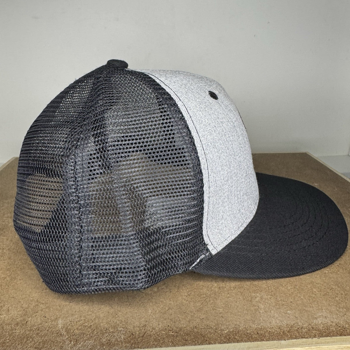 Bearded Style Trucker Hat - Gray & Black Snapback - ExclusiveCrowns
