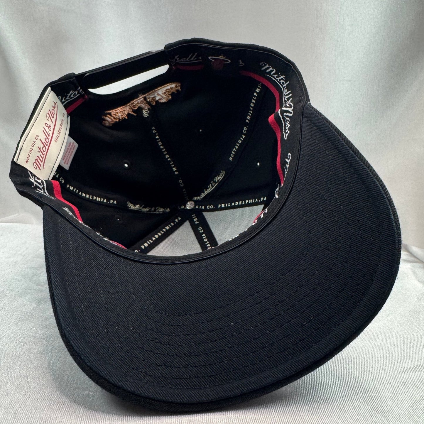 Mitchell & Ness Miami Heat Cooper Logo Red Line - ExclusiveCrowns