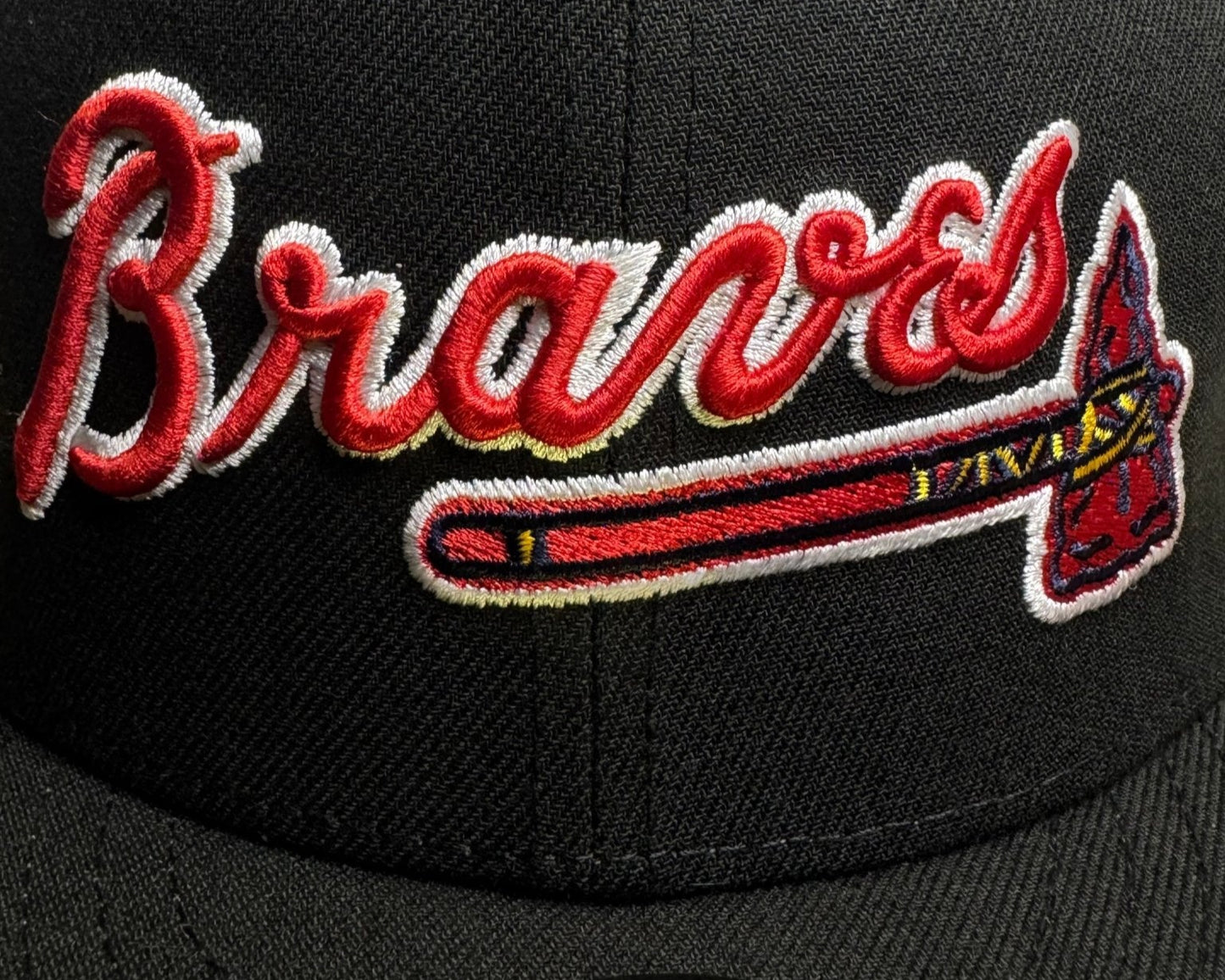 New Era 59FIFTY Black Dome Atlanta Braves Fitted 7 1/4 - ExclusiveCrowns