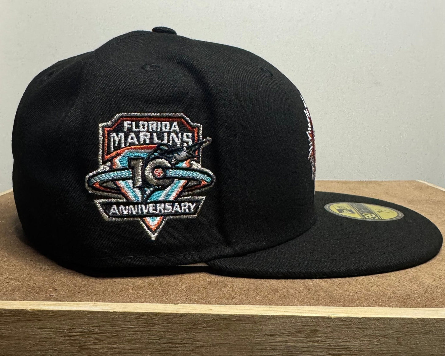 New Era 59FIFTY Black Dome Miami Marlins Fitted 7 1/4 - ExclusiveCrowns