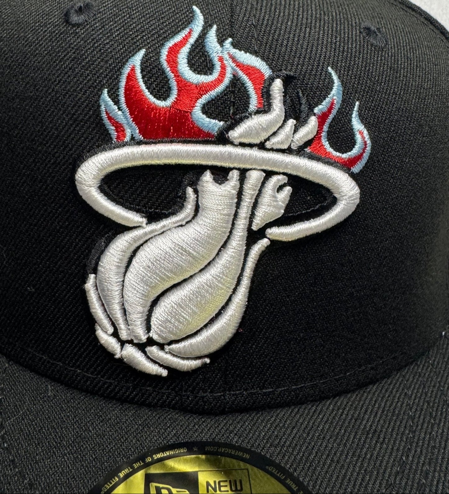 New Era 59FIFTY Miami Heat Fitted 7 3/8 - ExclusiveCrowns