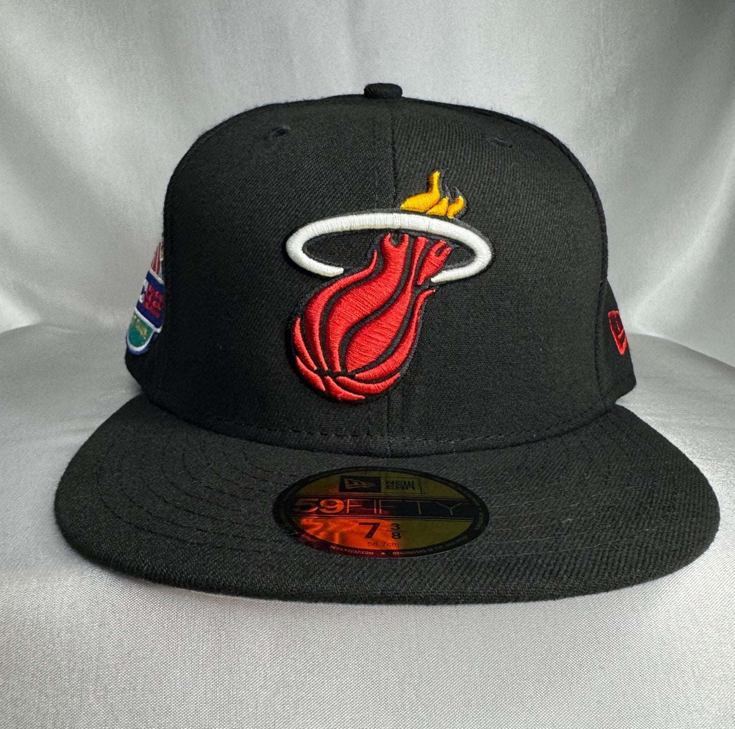 New Era 59FIFTY Miami Heat Fitted 7 3/8 - ExclusiveCrowns