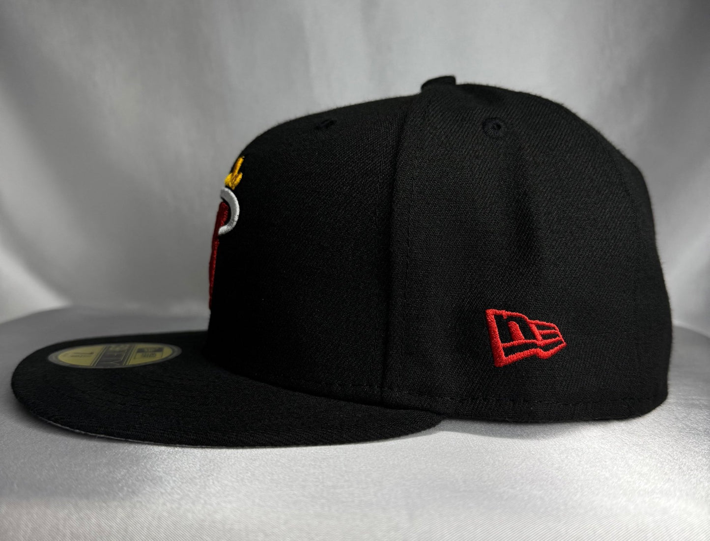 New Era 59FIFTY Miami Heat Fitted 7 3/8 - ExclusiveCrowns