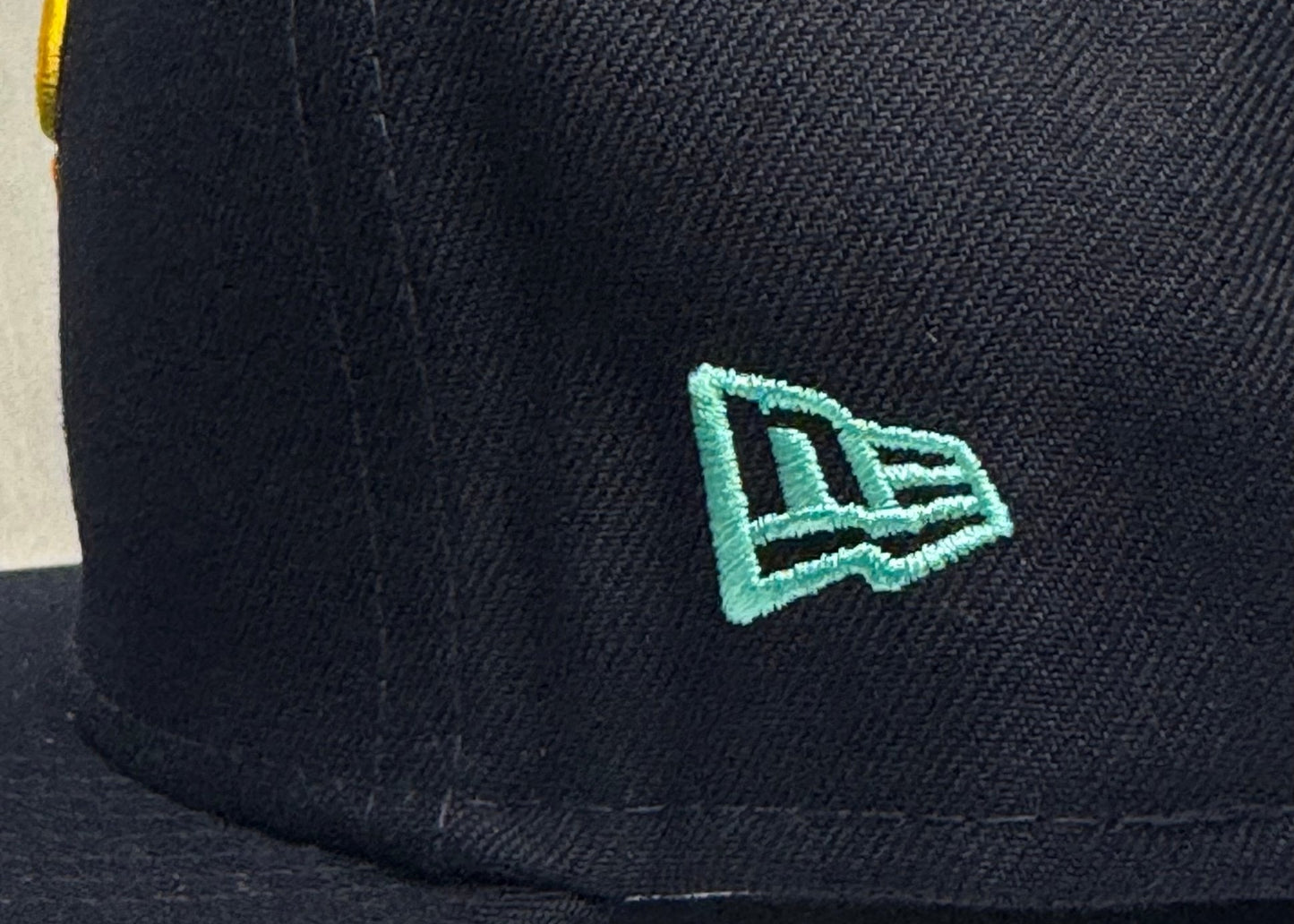 New Era 59FIFTY Miami Heat Fitted 7 3/8 - ExclusiveCrowns