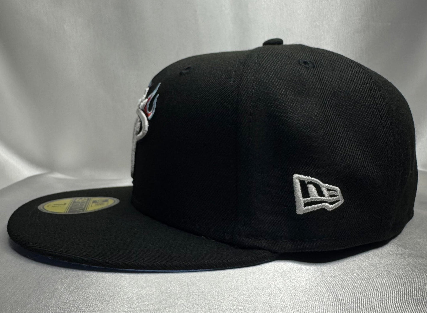 New Era 59FIFTY Miami Heat Fitted 7 3/8 - ExclusiveCrowns