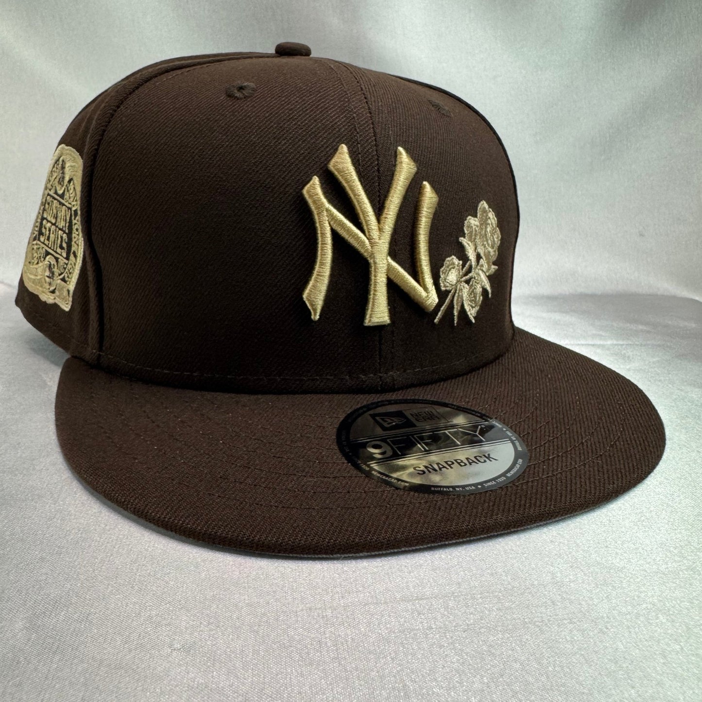New Era 9Fifty New York Yankees Adjustable Snapback - ExclusiveCrowns