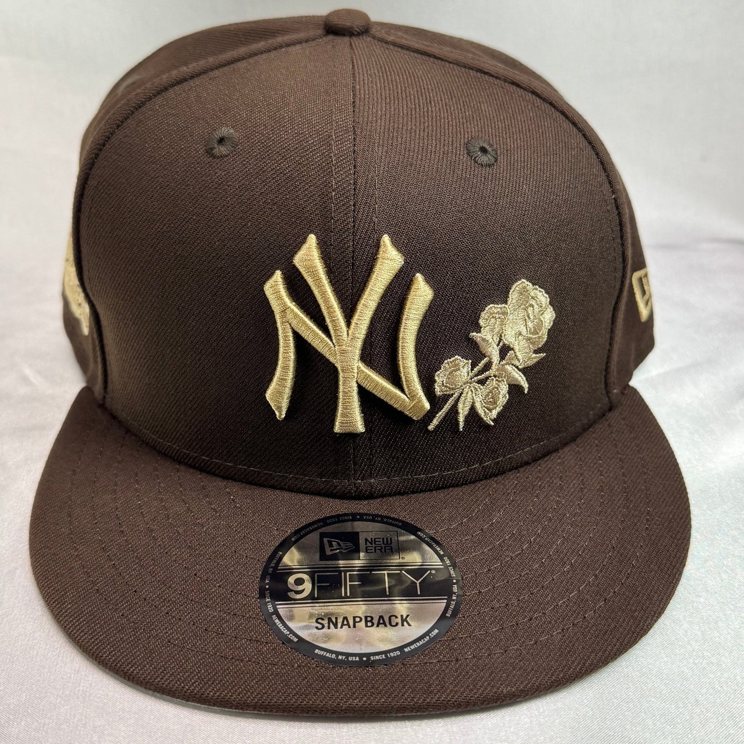 New Era 9Fifty New York Yankees Adjustable Snapback - ExclusiveCrowns