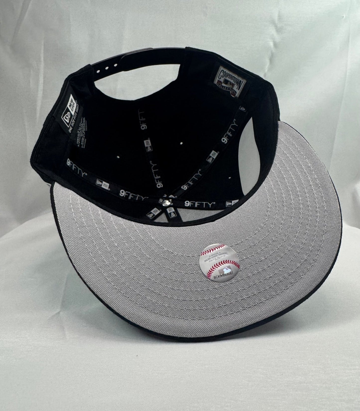 New Era 9Fifty New York Yankees x New York Mets Adjustable Snapback - ExclusiveCrowns