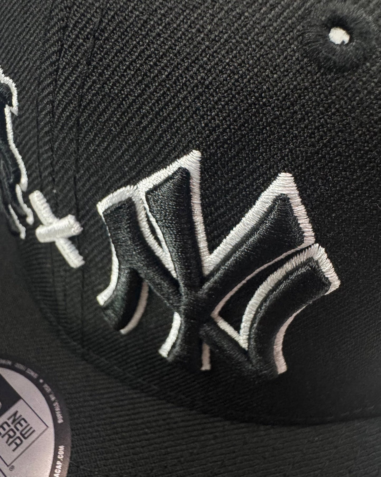 New Era 9Fifty New York Yankees x New York Mets Adjustable Snapback - ExclusiveCrowns