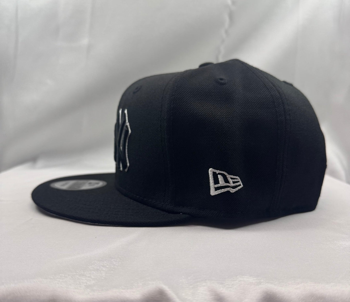 New Era 9Fifty New York Yankees x New York Mets Adjustable Snapback - ExclusiveCrowns