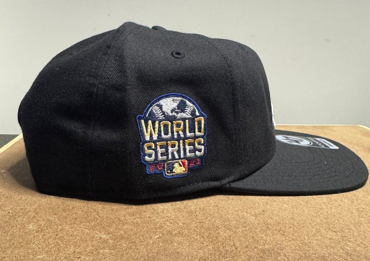 '47 Brand Black Dome Sureshot Captain Atlanta Braves Snapback Hat - Black - ExclusiveCrowns
