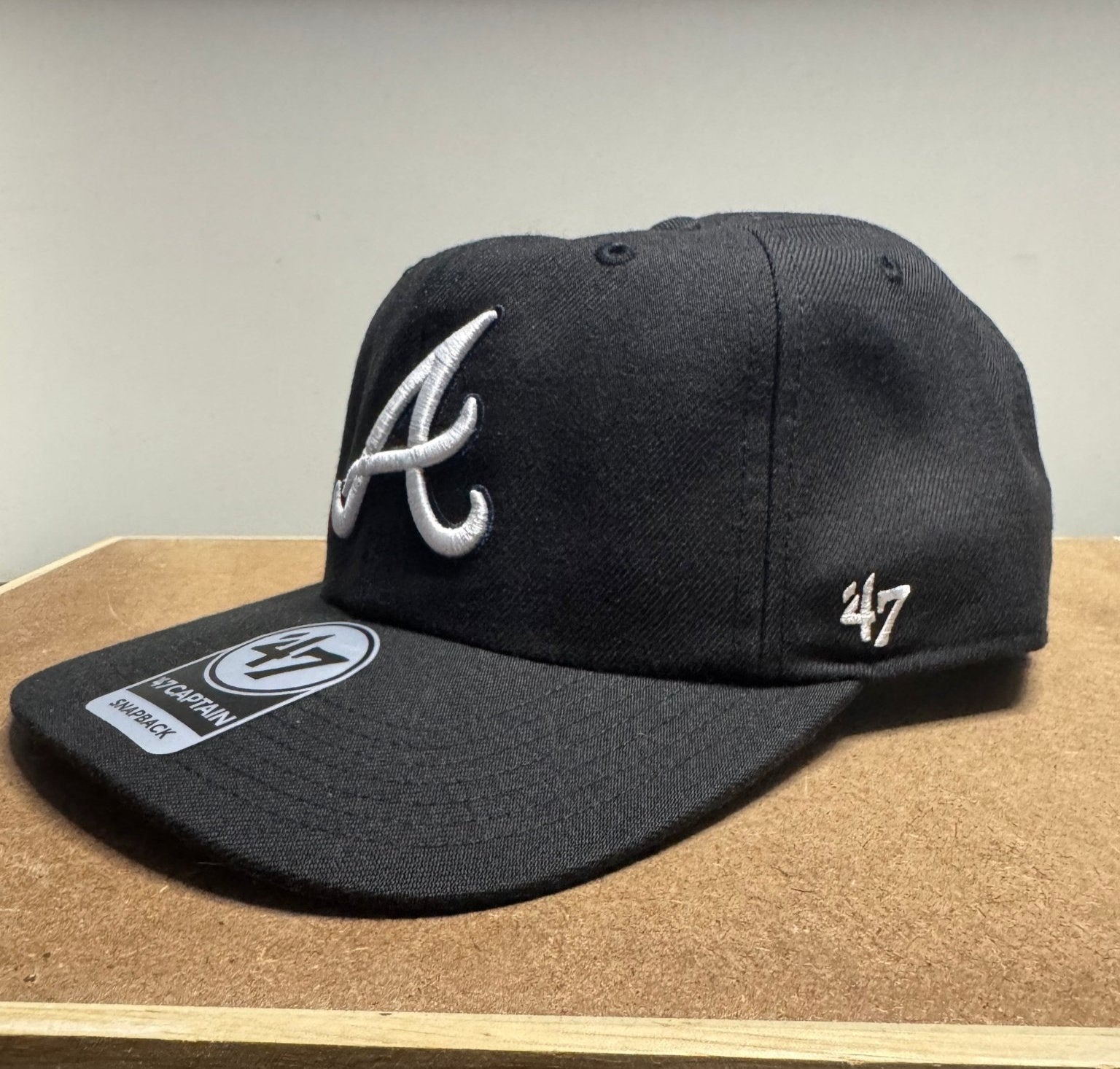 '47 Brand Black Dome Sureshot Captain Atlanta Braves Snapback Hat - Black - ExclusiveCrowns