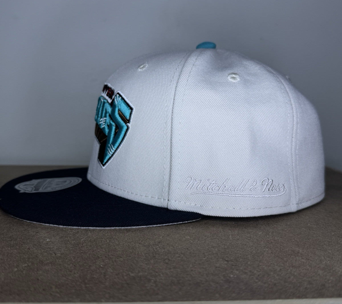 Mitchell & Ness Vancouver Grizzlies Fitted 7 1/4 - ExclusiveCrowns
