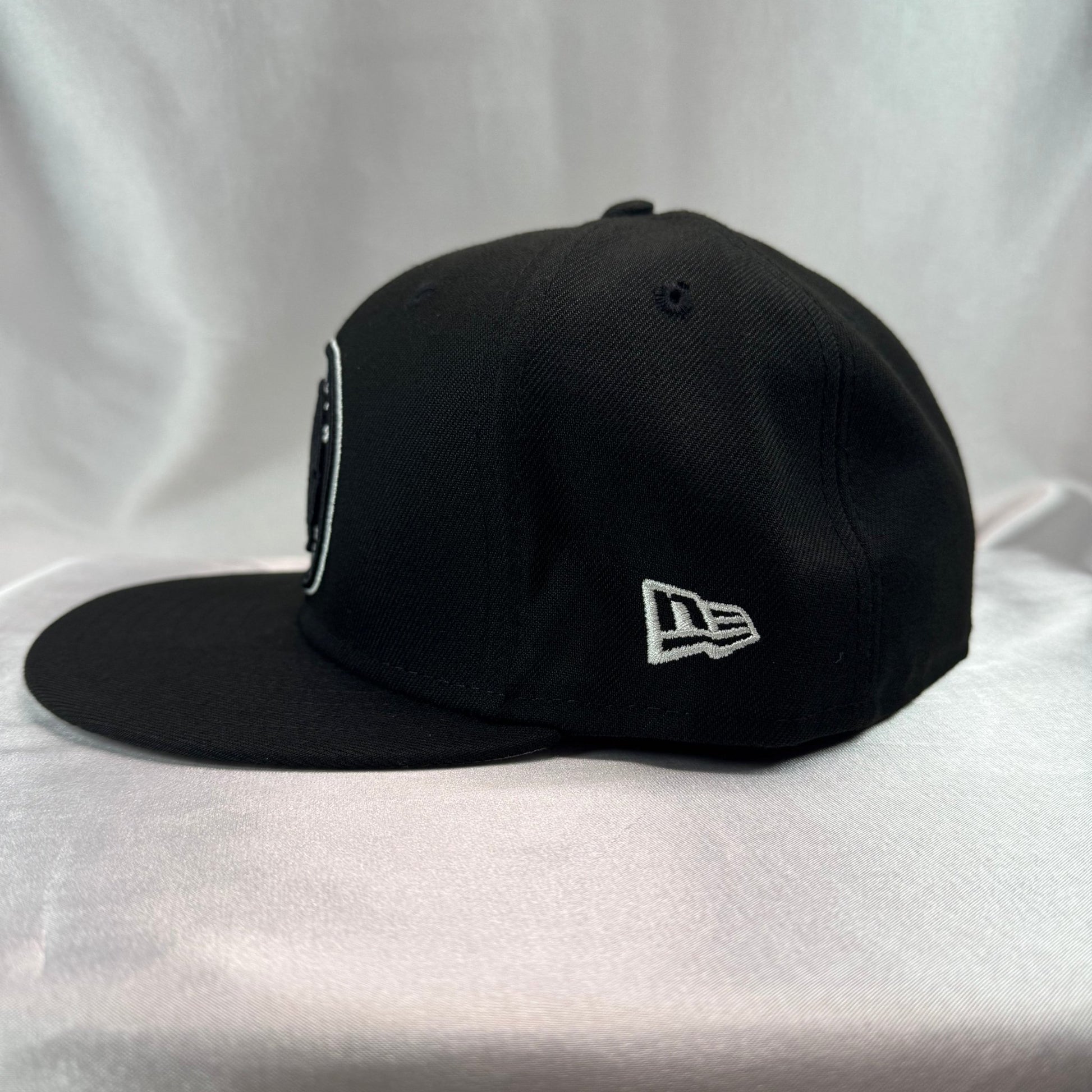 New Era 59FIFTY Brooklyn Nets Fitted 7 3/8 - ExclusiveCrowns
