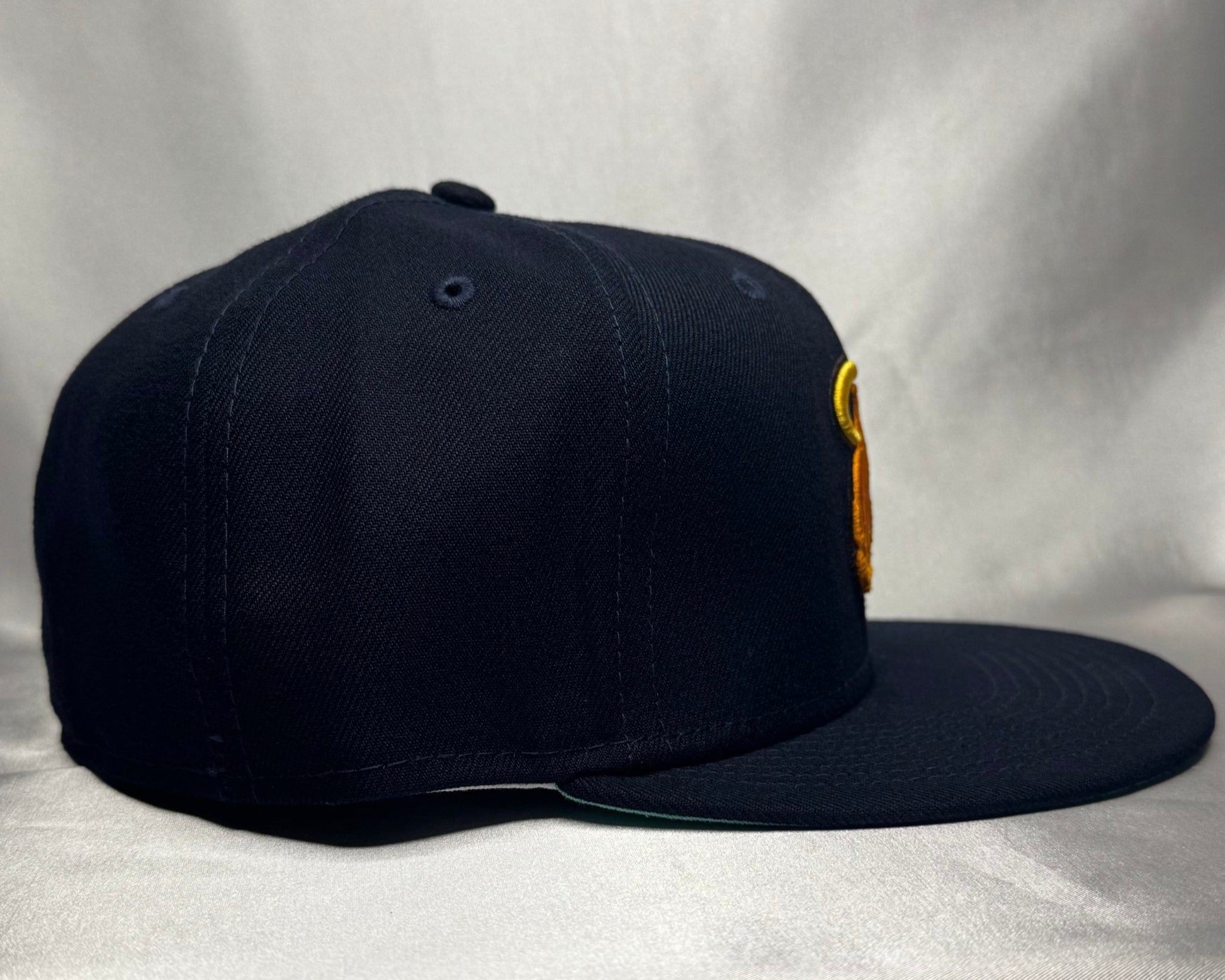 New Era 59FIFTY Miami Heat Fitted 7 3/8 - ExclusiveCrowns