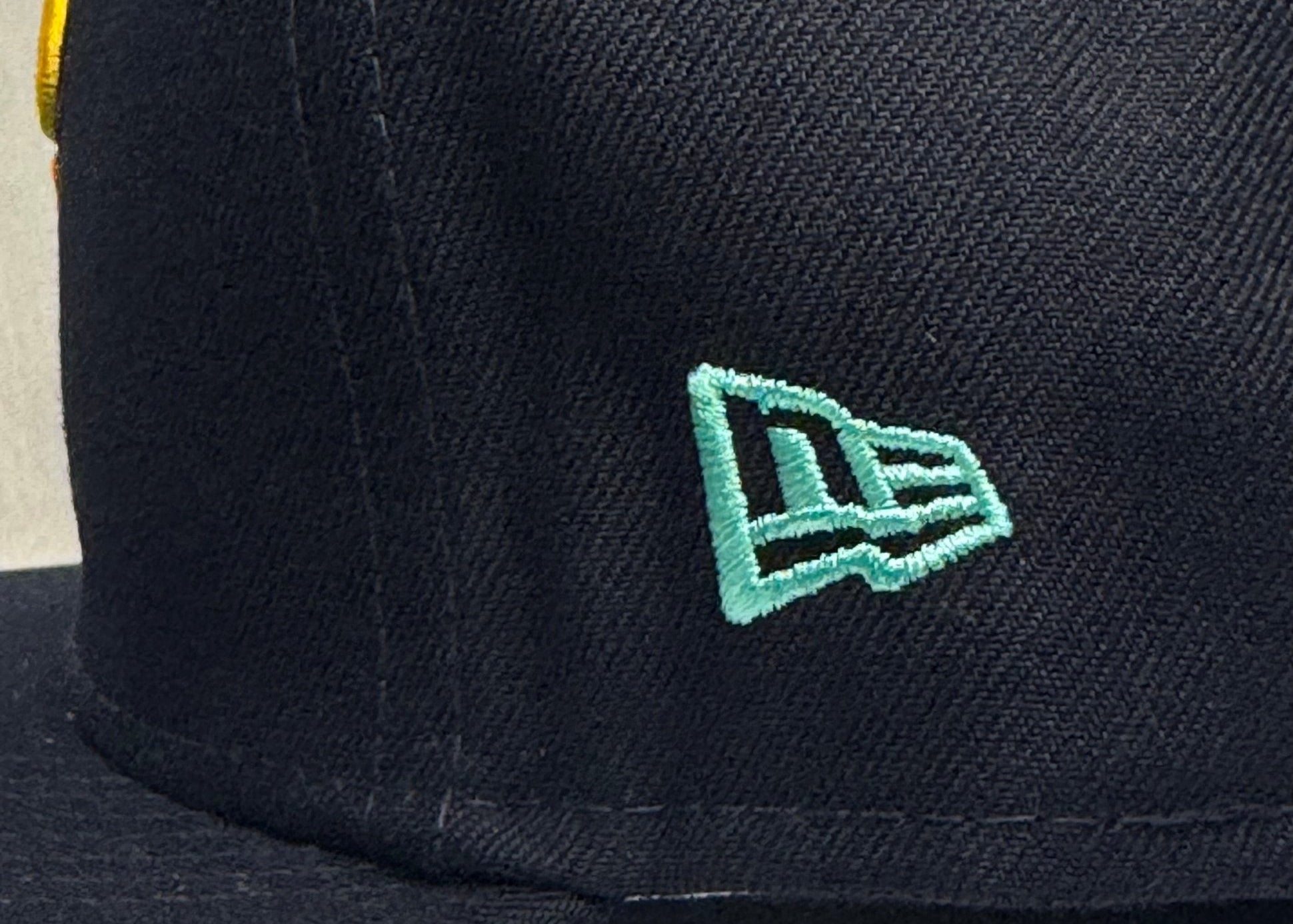 New Era 59FIFTY Miami Heat Fitted 7 3/8 - ExclusiveCrowns
