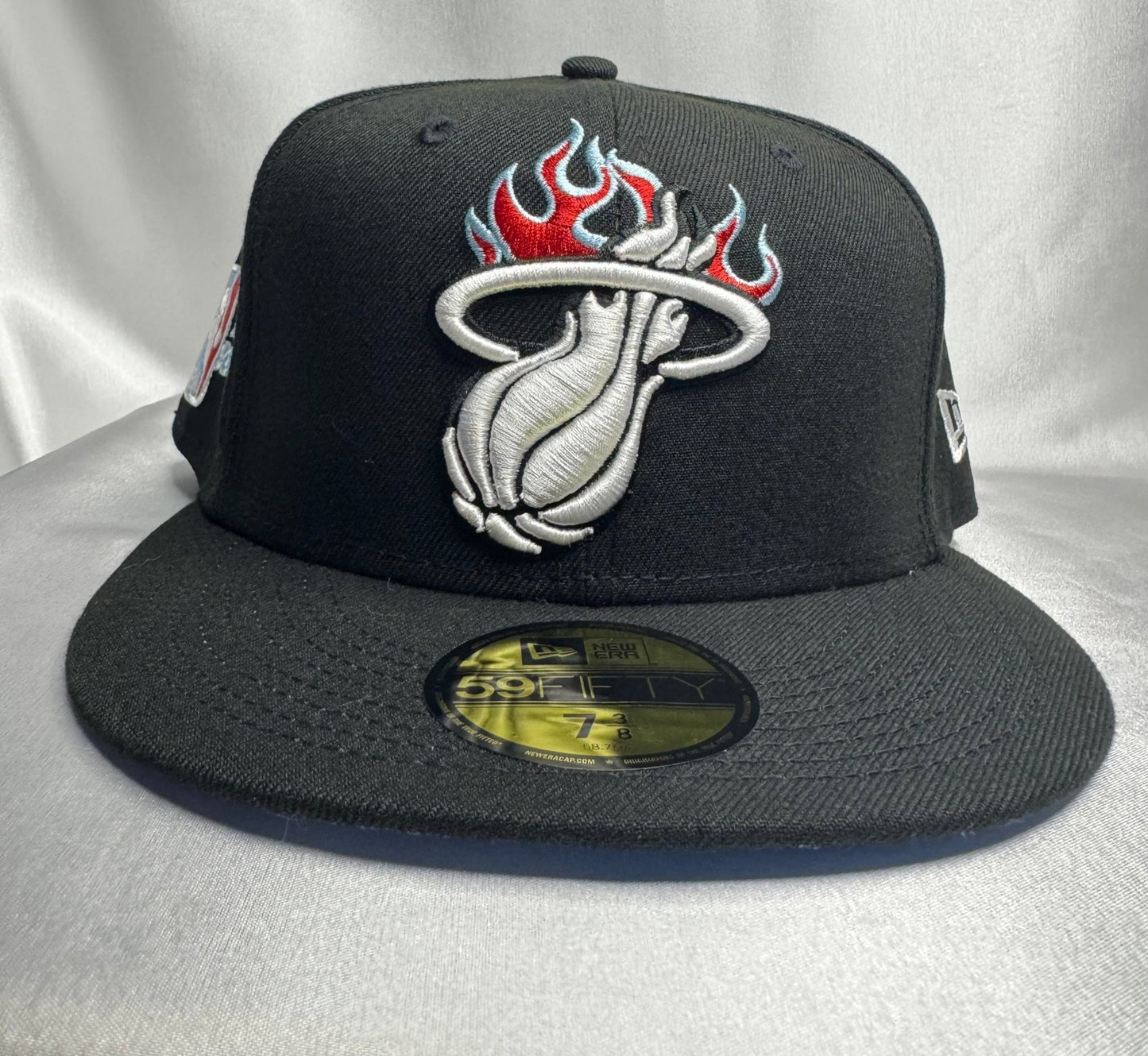 New Era 59FIFTY Miami Heat Fitted 7 3/8 - ExclusiveCrowns