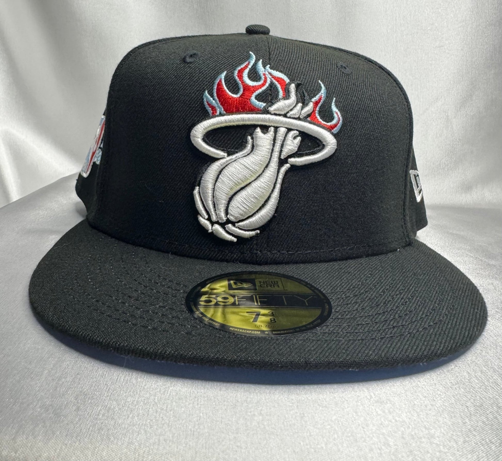 New Era 59FIFTY Miami Heat Fitted 7 3/8 - ExclusiveCrowns