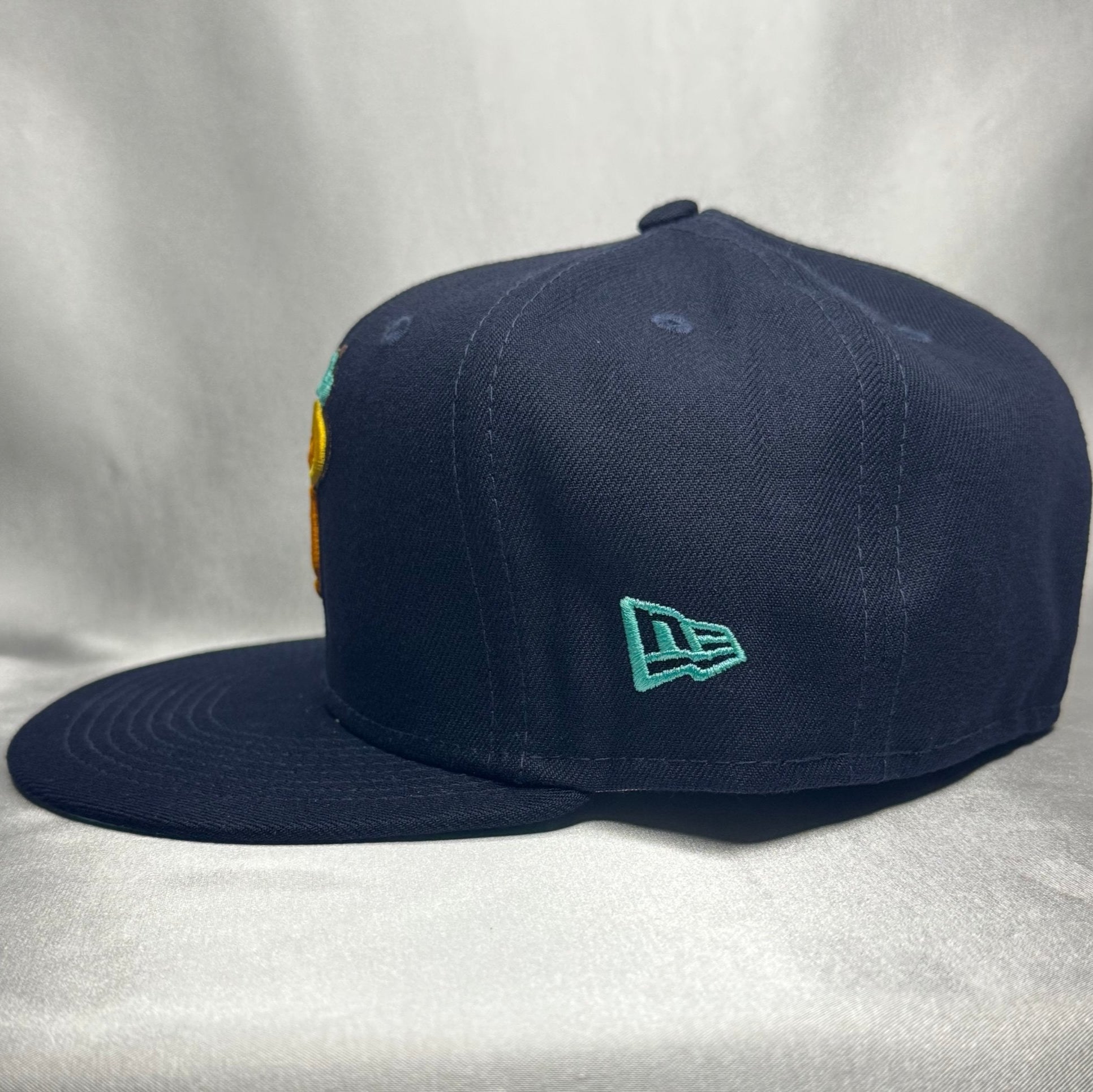 New Era 59FIFTY Miami Heat Fitted 7 3/8 - ExclusiveCrowns