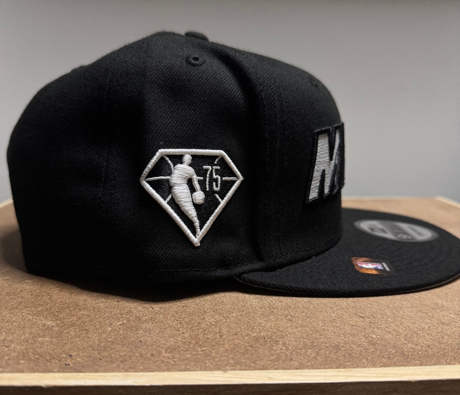 New Era 9FIFTY Miami Heat Snapback Adjustable - ExclusiveCrowns