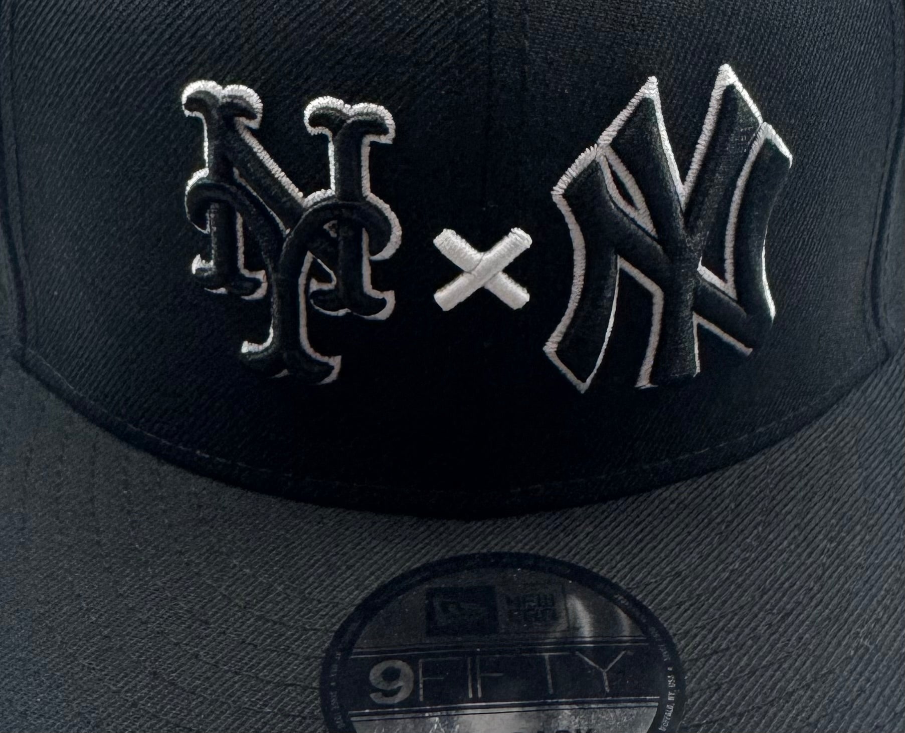 New Era 9Fifty New York Yankees x New York Mets Adjustable Snapback - ExclusiveCrowns